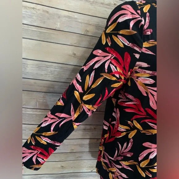 JM Collection - Size Large - Picture 4 of 10